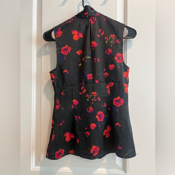 Express Black Sleeveless Tie Front Blouse - Picture 4 of 5